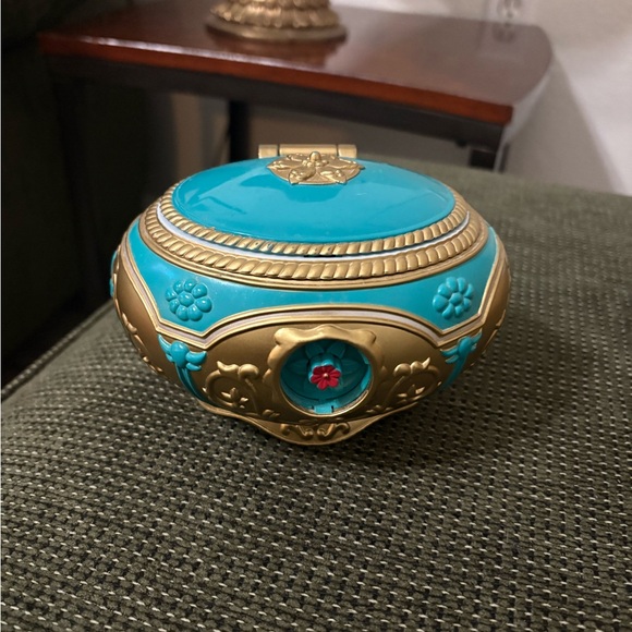 Anastasia Vintage Toy Music Box - Picture 3 of 11